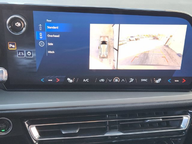 Used 2025 Chevrolet Traverse LT w/ Driver Confidence Package FWD image 6
