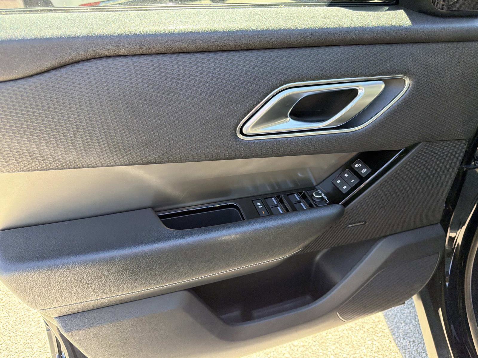 Used 2019 Land Rover Range Rover Velar S image 14