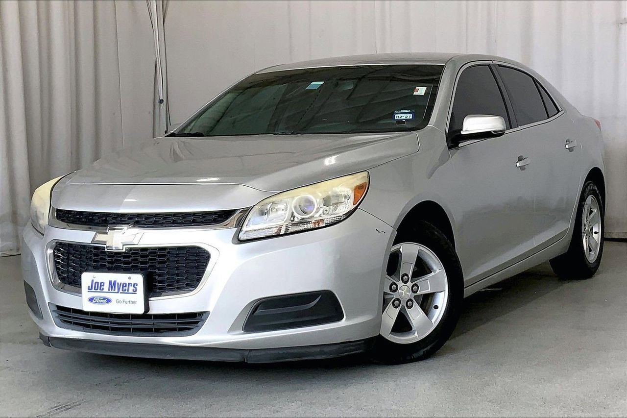 Used 2016 Chevrolet Malibu LT FWD image 2