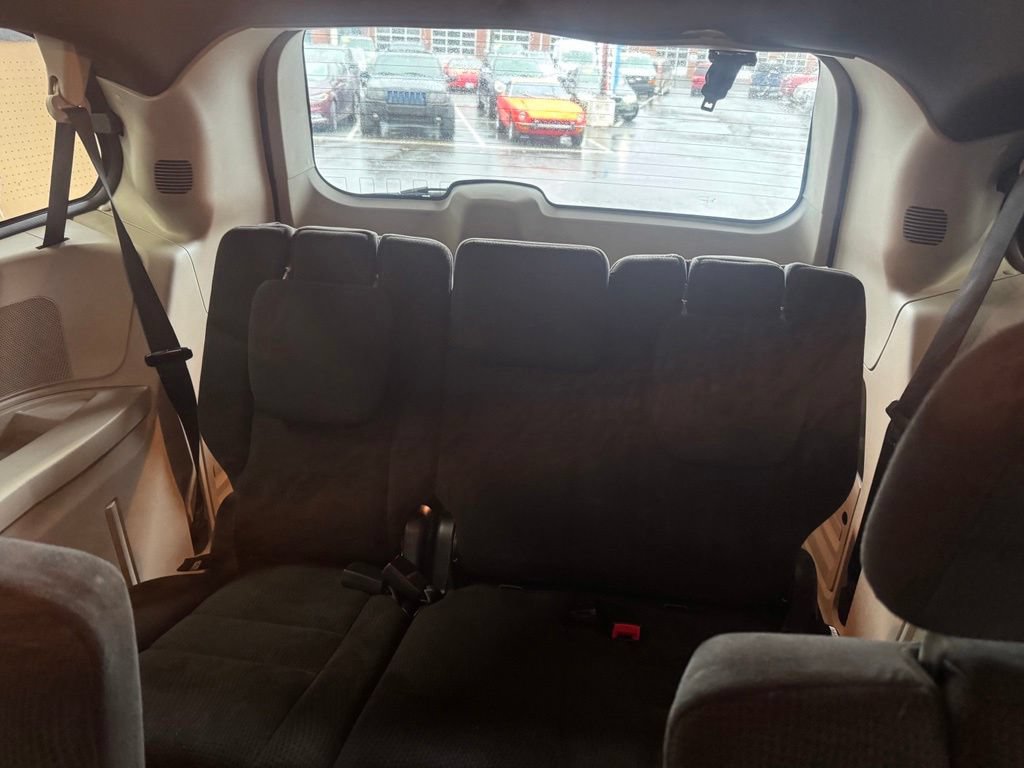 Used 2015 Dodge Grand Caravan SE FWD image 32