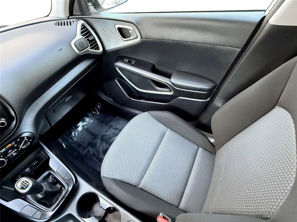 Used 2021 Kia Soul LX image 27