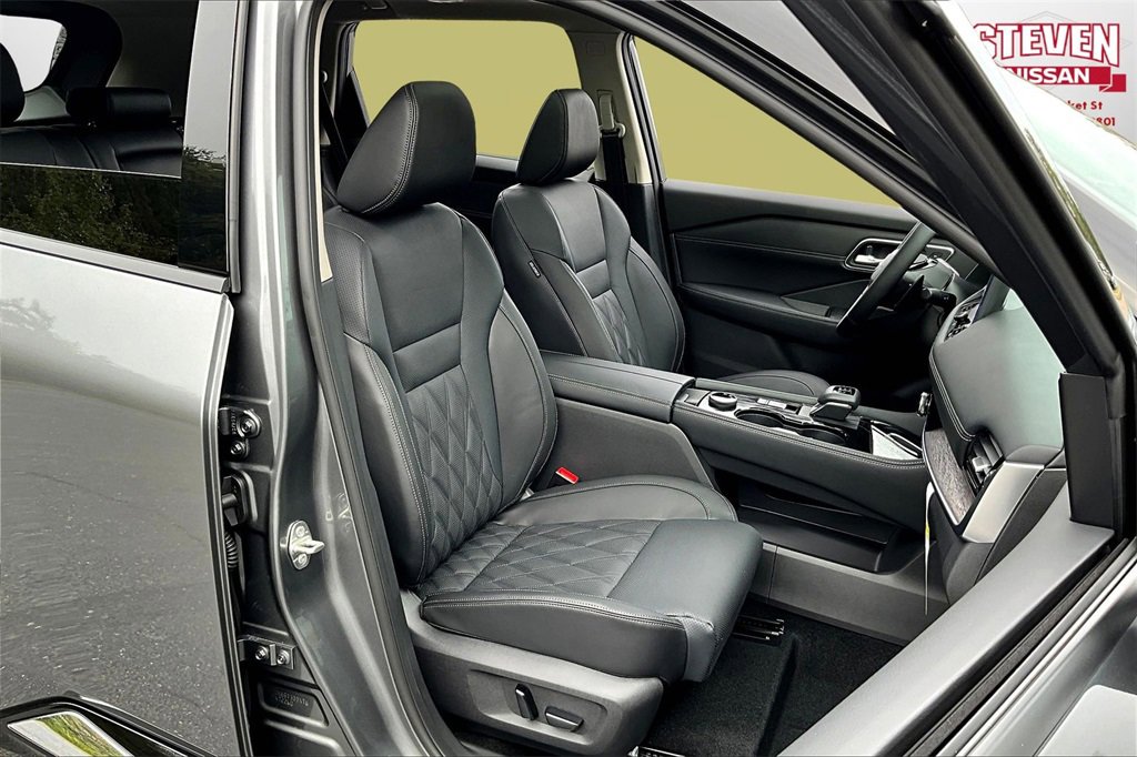 New 2026 Nissan Rogue Platinum image 10