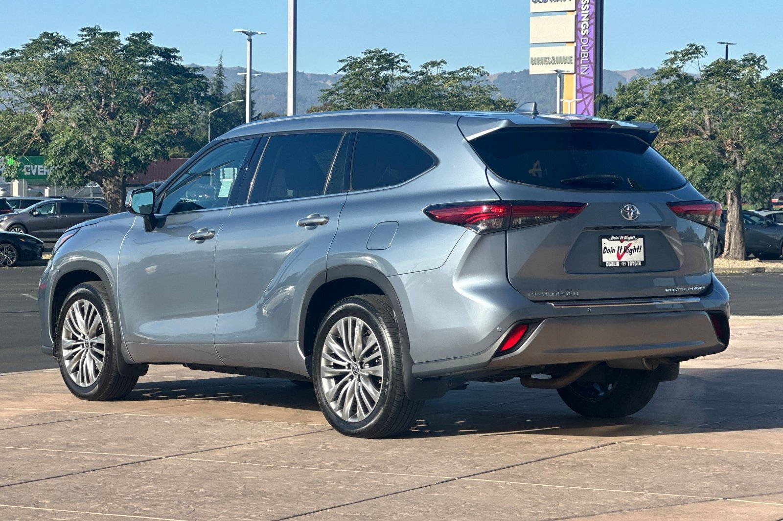 Certified 2021 Toyota Highlander Platinum AWD/4WD image 7