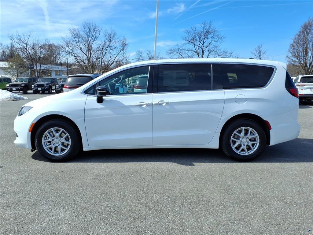 New 2026 Chrysler Voyager LX image 6