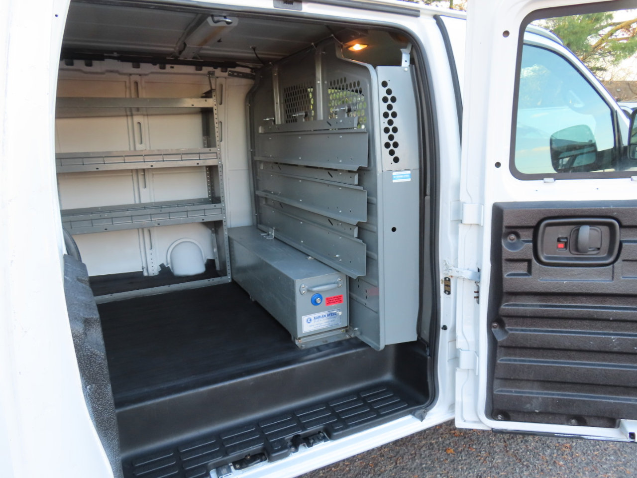 Used 2015 Chevrolet Express 2500 image 15