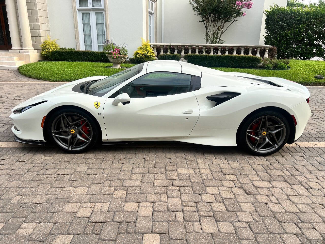 Used 2022 Ferrari F8 Tributo RWD image 38
