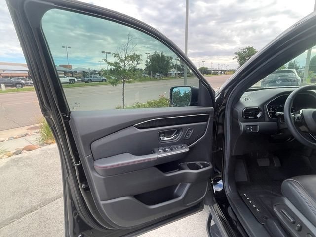 Used 2025 Honda Pilot Black Edition image 13
