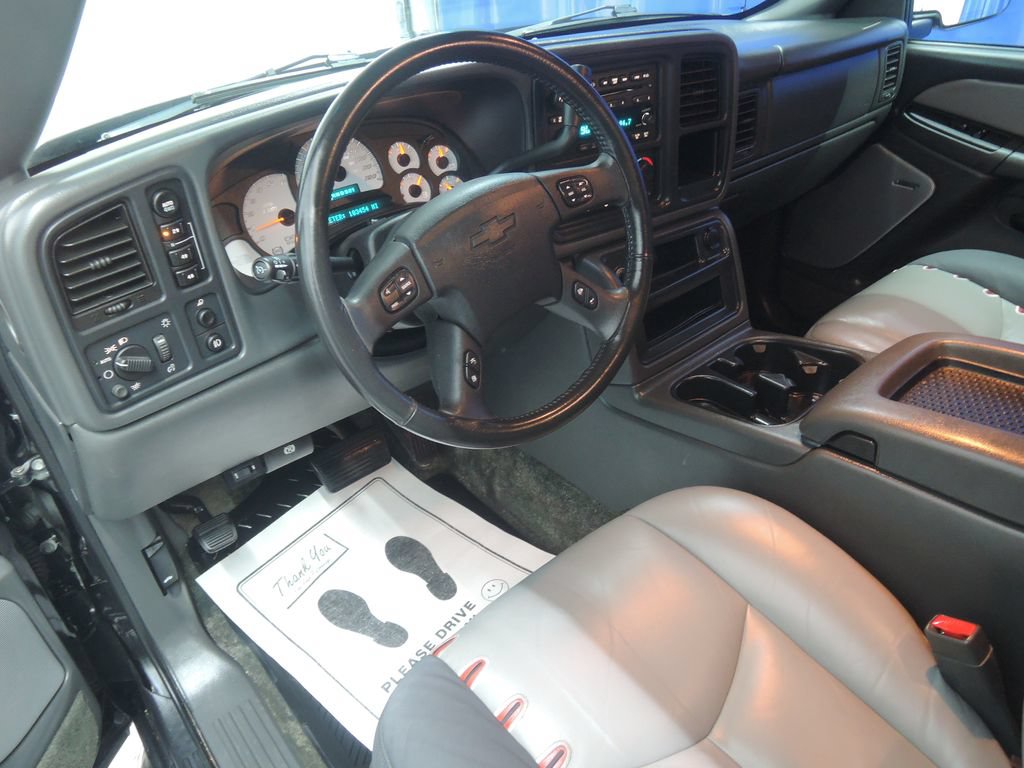 Used 2003 Chevrolet Avalanche 4x4 w/ The North Face Edition image 5