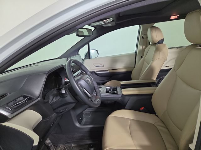 Used 2023 Toyota Sienna XLE AWD/4WD image 12