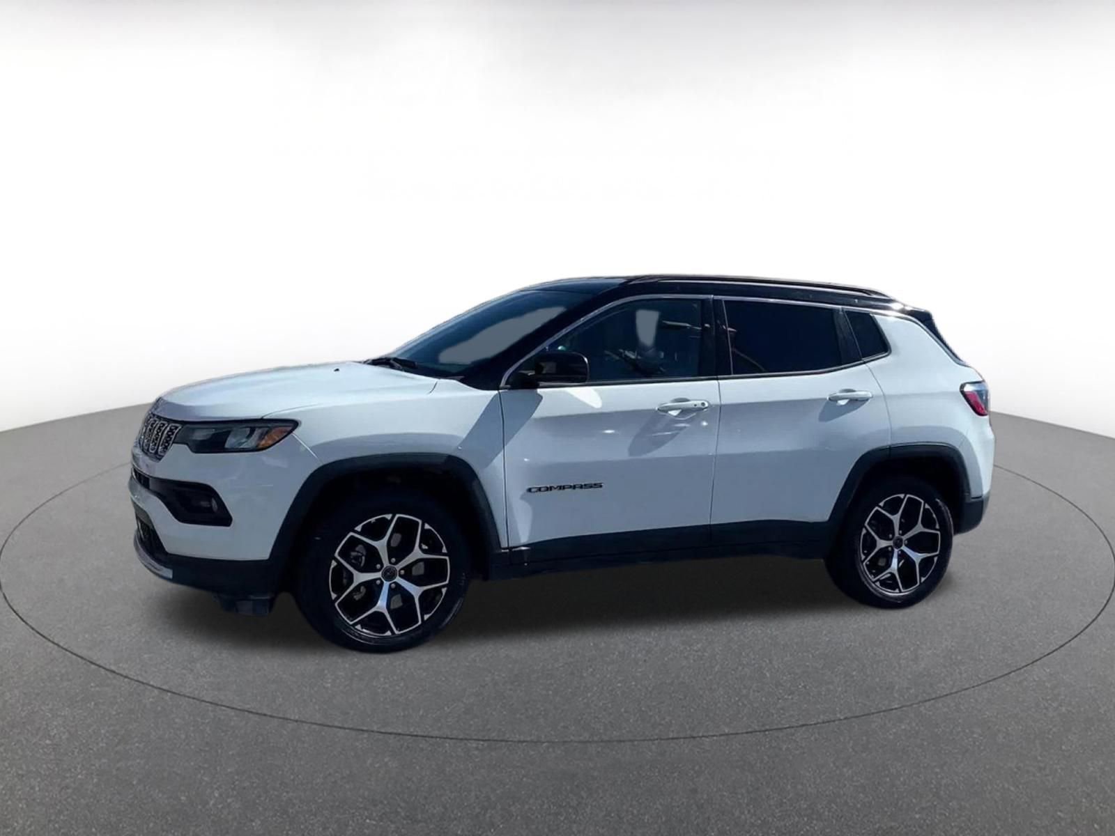 Used 2025 Jeep Compass Limited image 8