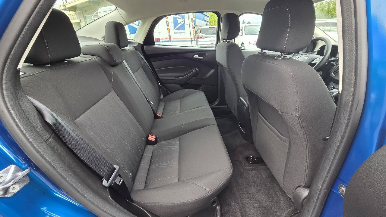 Used 2018 Ford Focus SE FWD image 15
