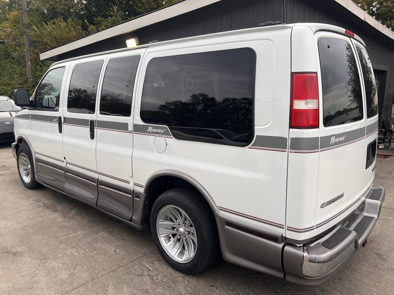Used 2004 Chevrolet Express 1500 1500 3dr Cargo 135 in. WB w/ LS Preferred Equipment Group image 6