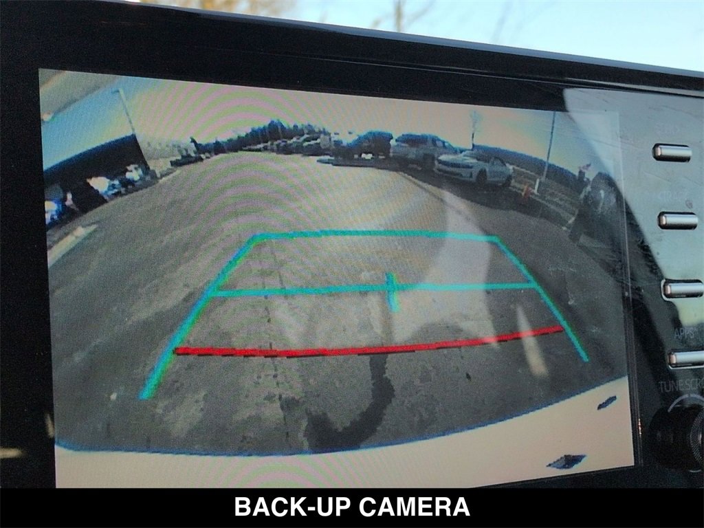 Used 2022 Toyota Sienna LE image 5