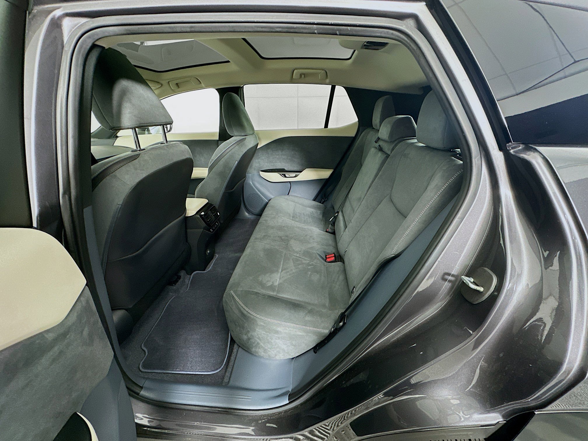 Used 2023 Lexus RZ 450e Premium w/ Accessory Package (Z1) image 27