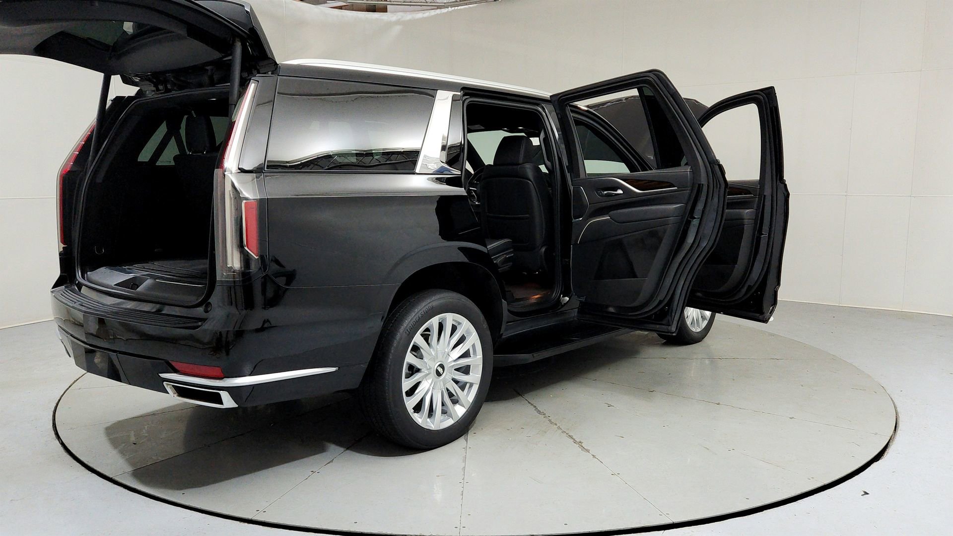 Used 2023 Cadillac Escalade Luxury AWD/4WD image 10