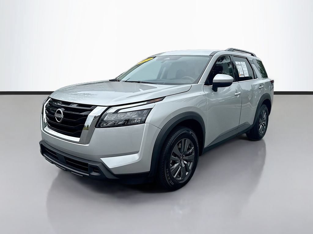 Certified 2024 Nissan Pathfinder SV FWD image 3
