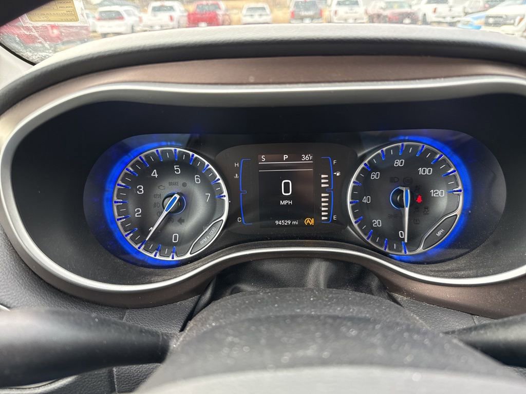 Used 2021 Chrysler Voyager Lxi image 10
