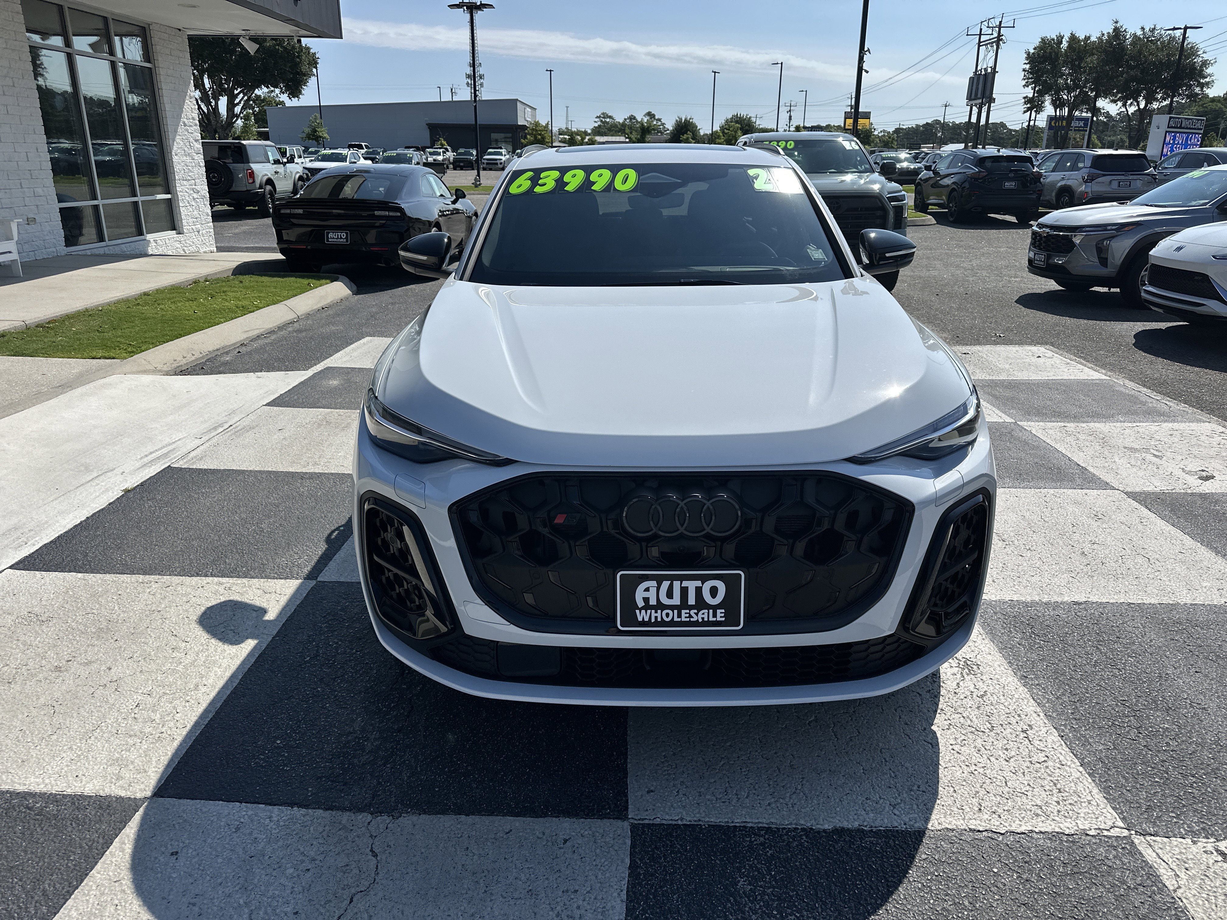 Used 2025 Audi SQ5 Prestige AWD/4WD image 2