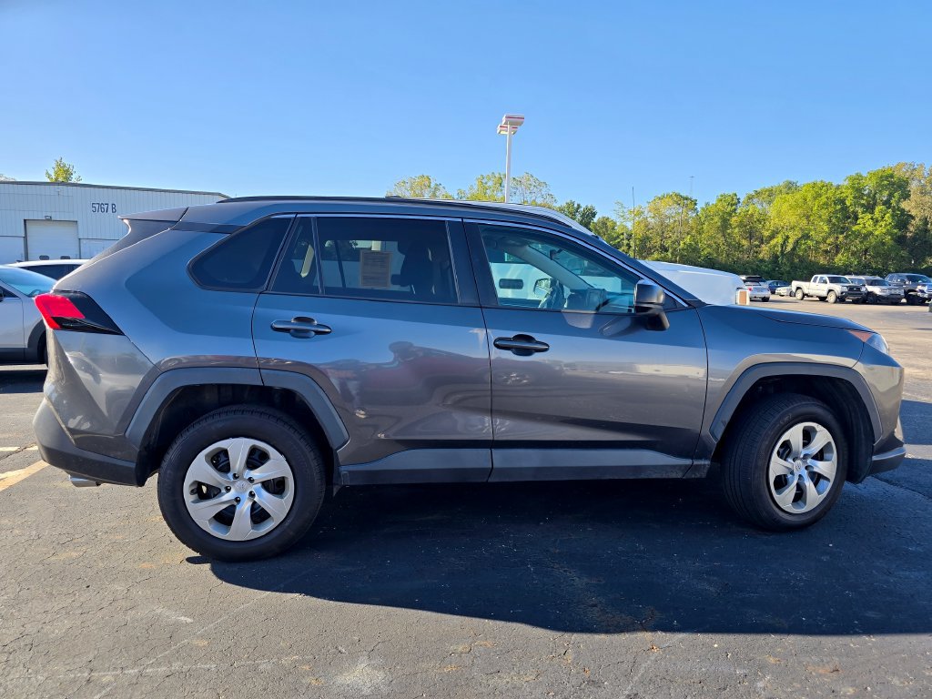 Used 2021 Toyota RAV4 LE AWD/4WD image 8