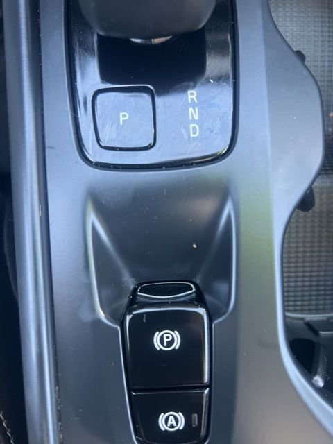 Used 2025 Volvo XC40 B5 Core w/ Climate Package image 16