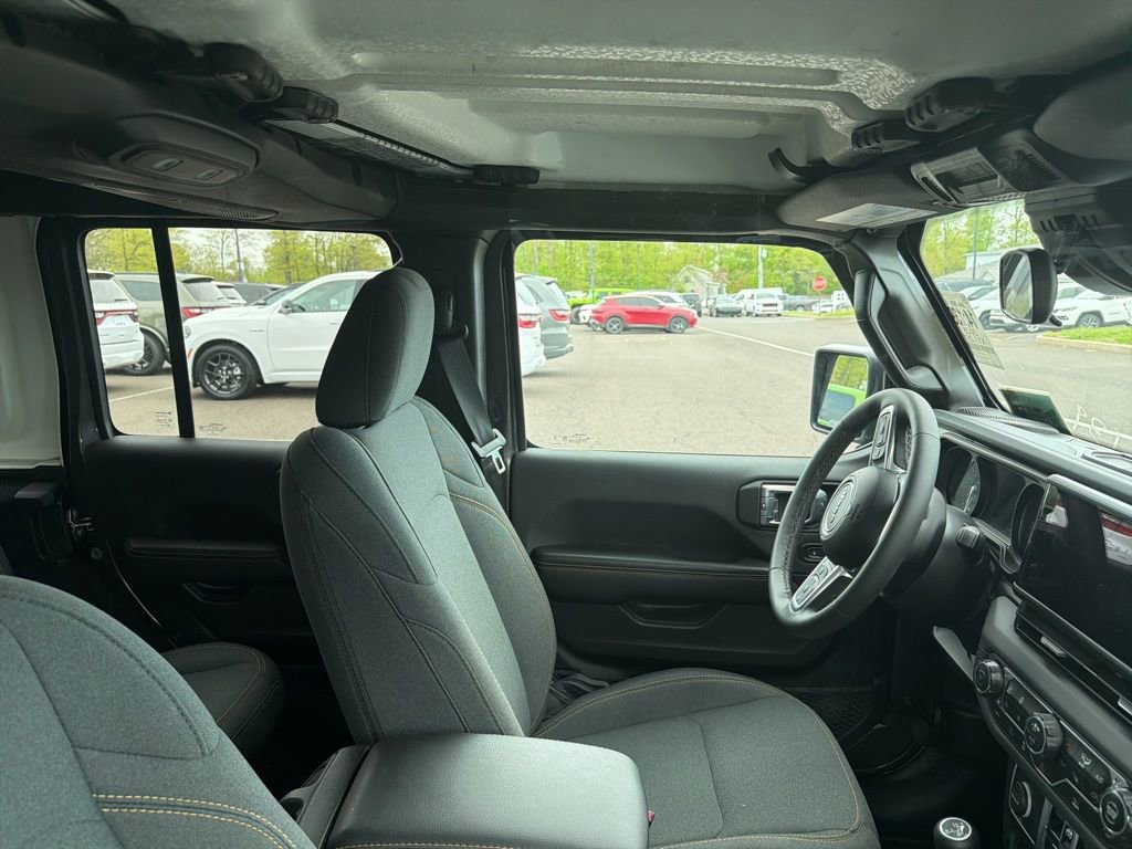 Used 2025 Jeep Wrangler Unlimited Sahara AWD/4WD image 10