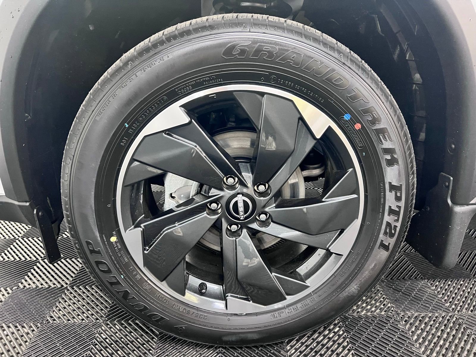 Certified 2025 Nissan Rogue SV w/ SV Premium Package image 8