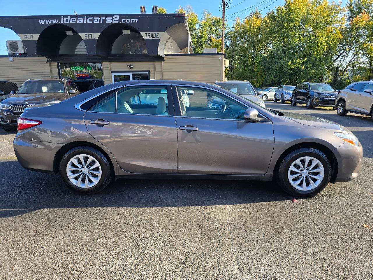 Used 2016 Toyota Camry LE FWD image 2