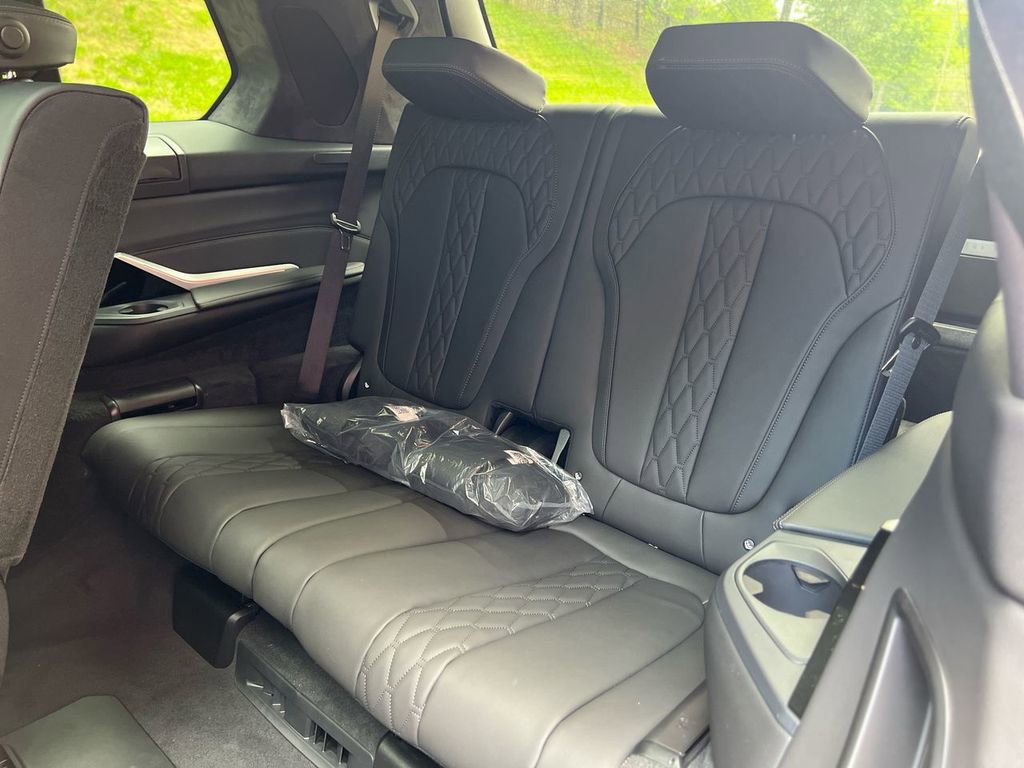Used 2022 BMW X7 M50i image 48