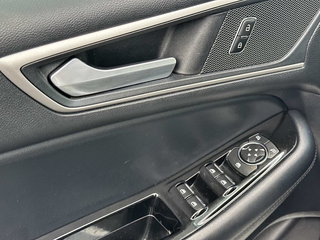 Used 2019 Ford Edge SEL w/ Equipment Group 201A FWD image 16