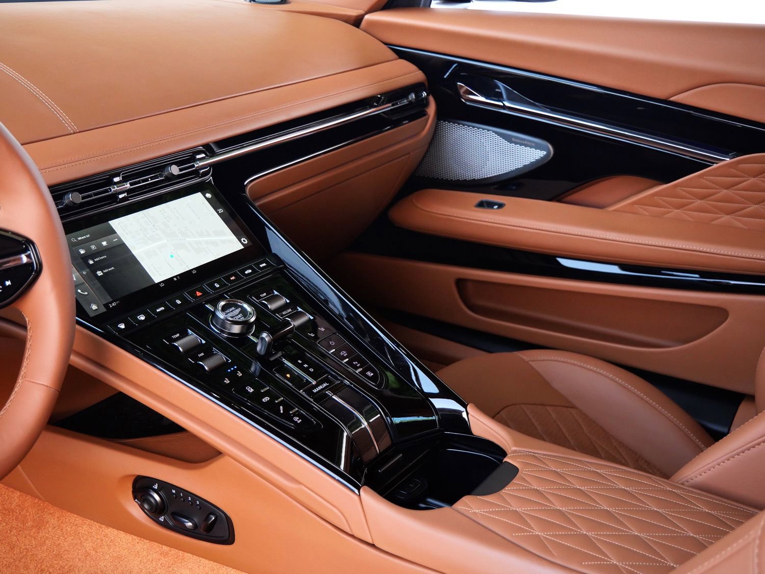 Used 2025 Aston Martin DB12 Coupe RWD image 10