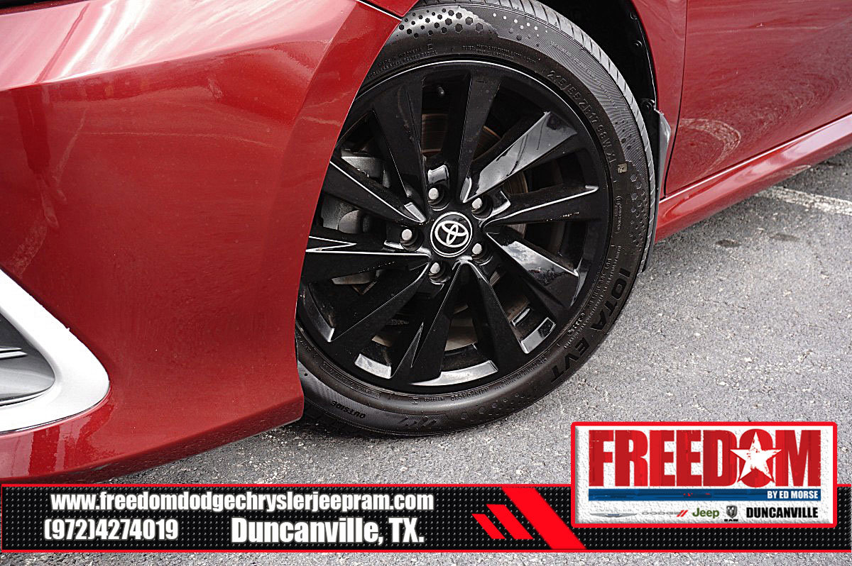 Used 2022 Toyota Camry LE image 9