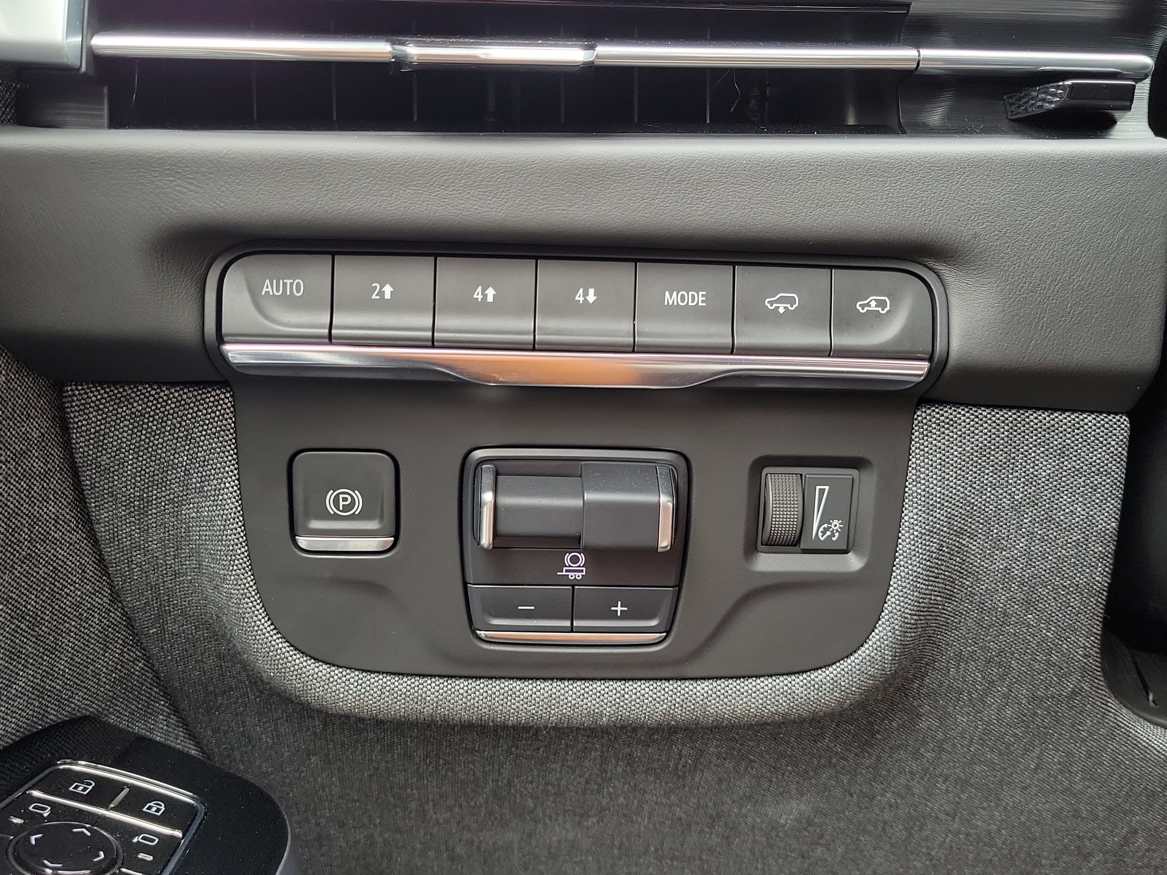 Used 2025 Cadillac Escalade Sport Platinum AWD/4WD image 33
