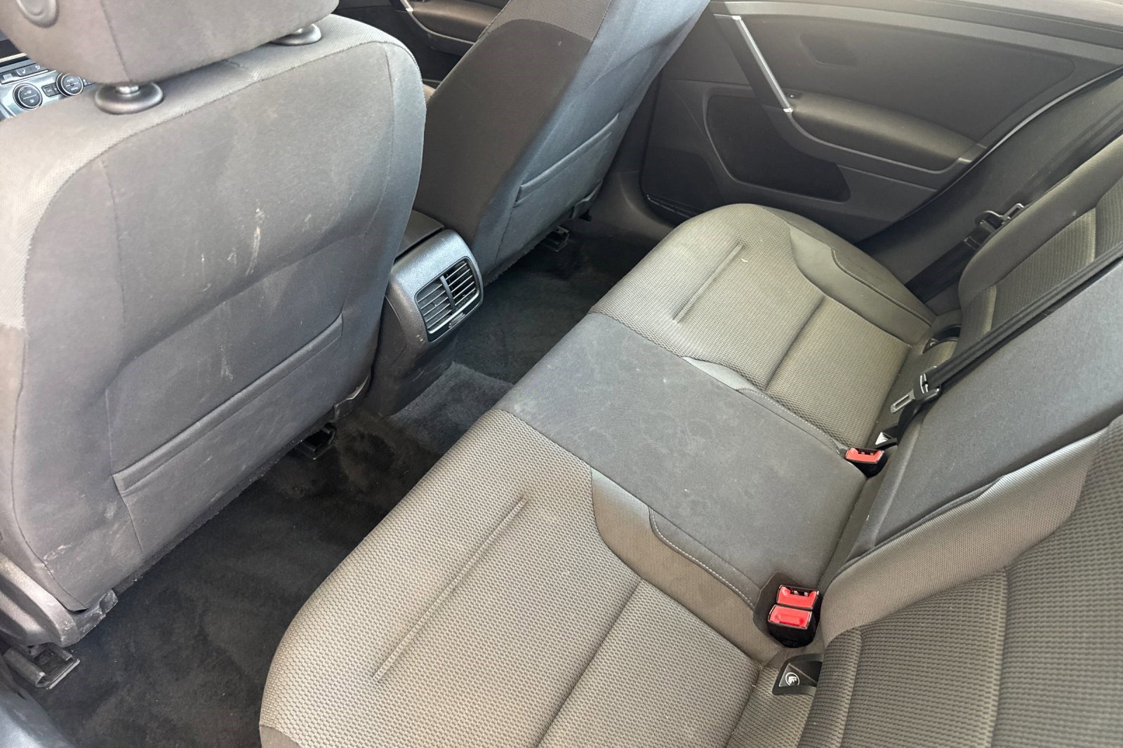 Used 2018 Volkswagen e-Golf SE FWD image 26
