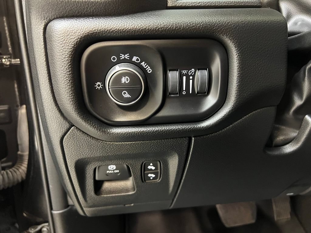 Used 2025 RAM 1500 Laramie AWD/4WD image 18