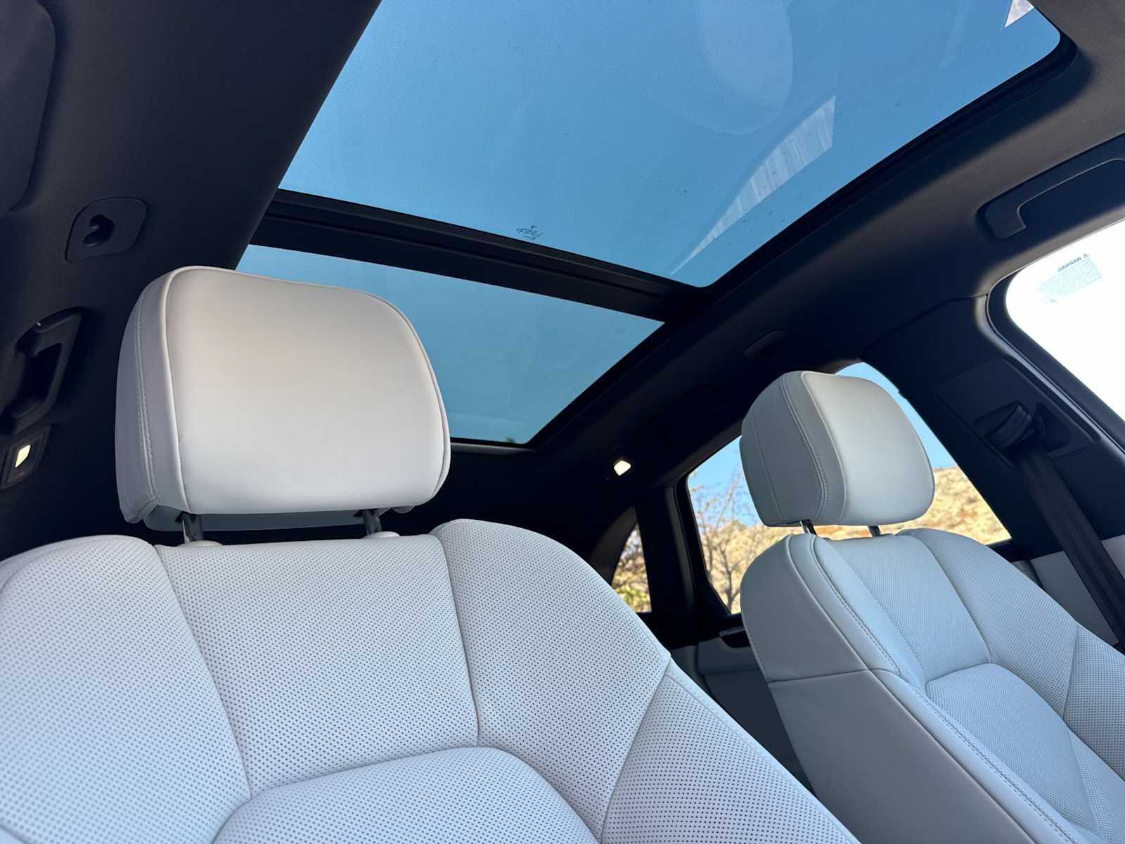 New 2025 Porsche Macan AWD/4WD image 18