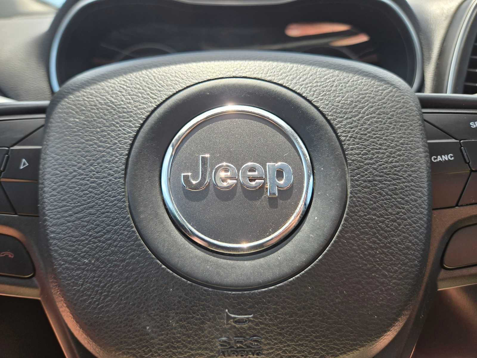 Used 2019 Jeep Cherokee Trailhawk w/ Comfort/Convenience Group AWD/4WD image 27