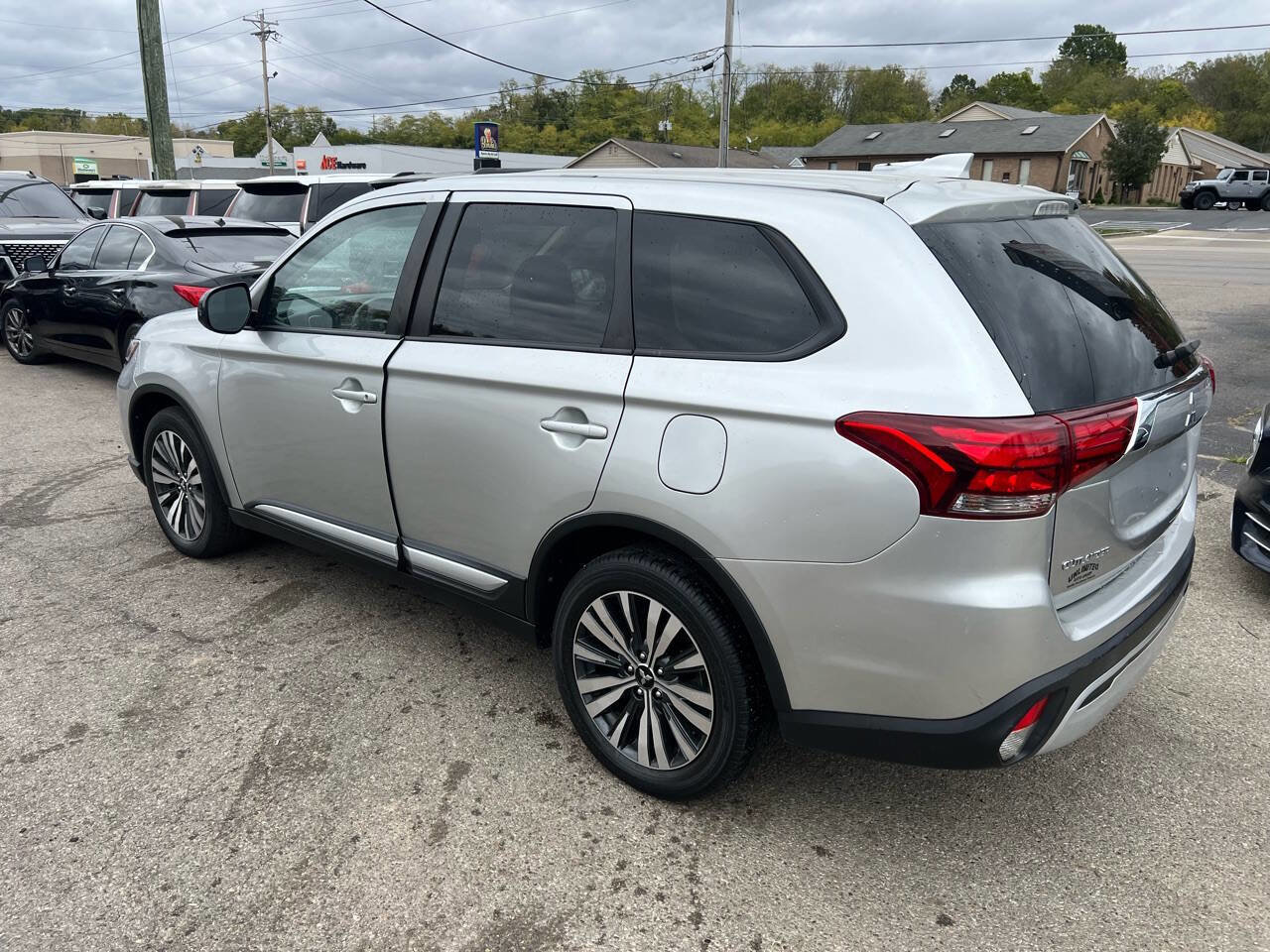 Used 2020 Mitsubishi Outlander ES image 9