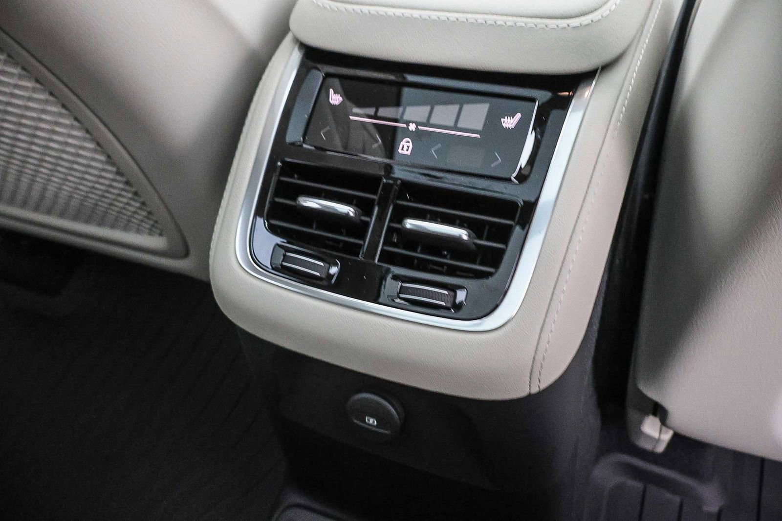 New 2026 Volvo XC90 T8 Ultra w/ Protection Package Premier image 22