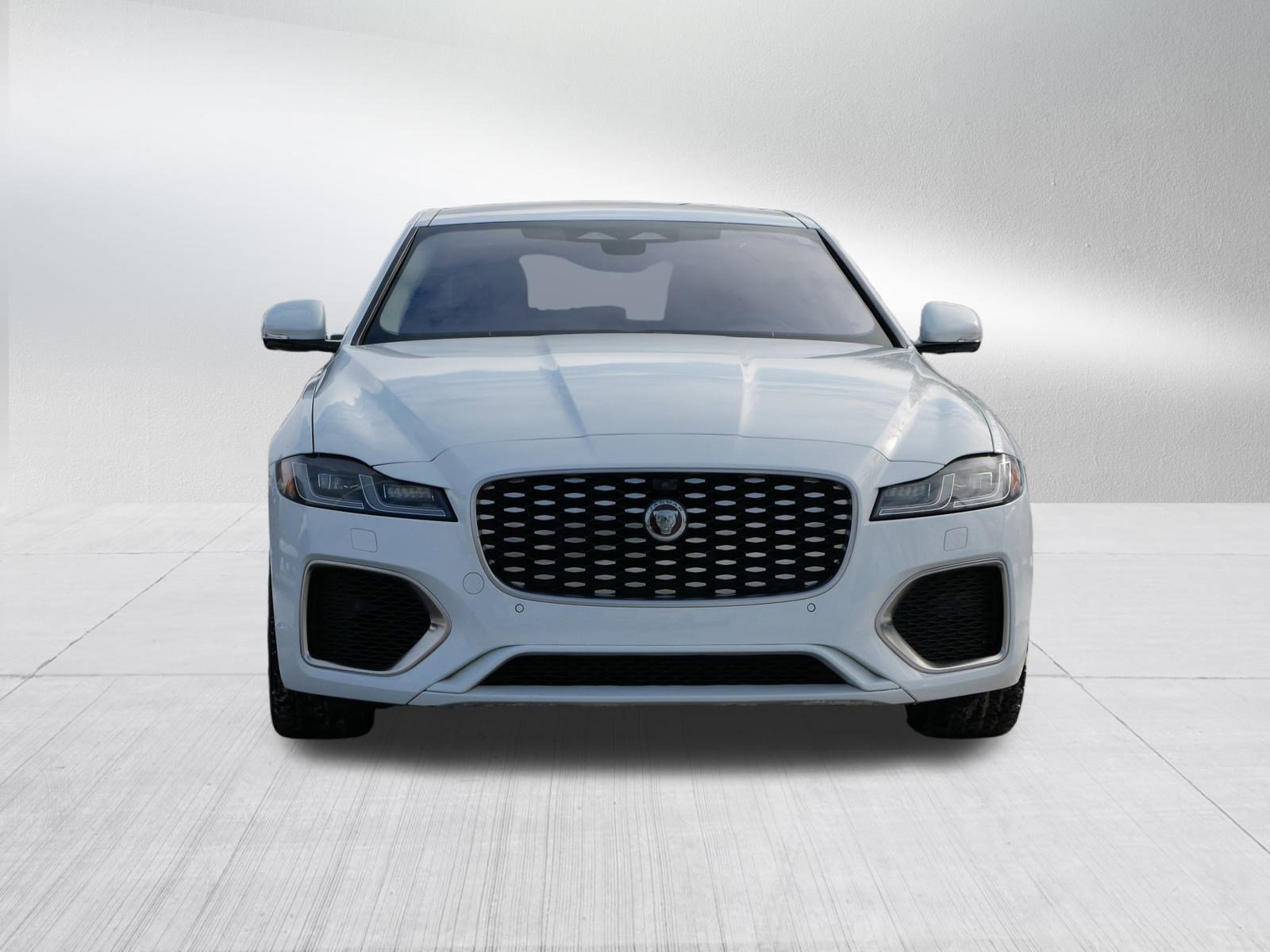 Used 2021 Jaguar XF SE image 2