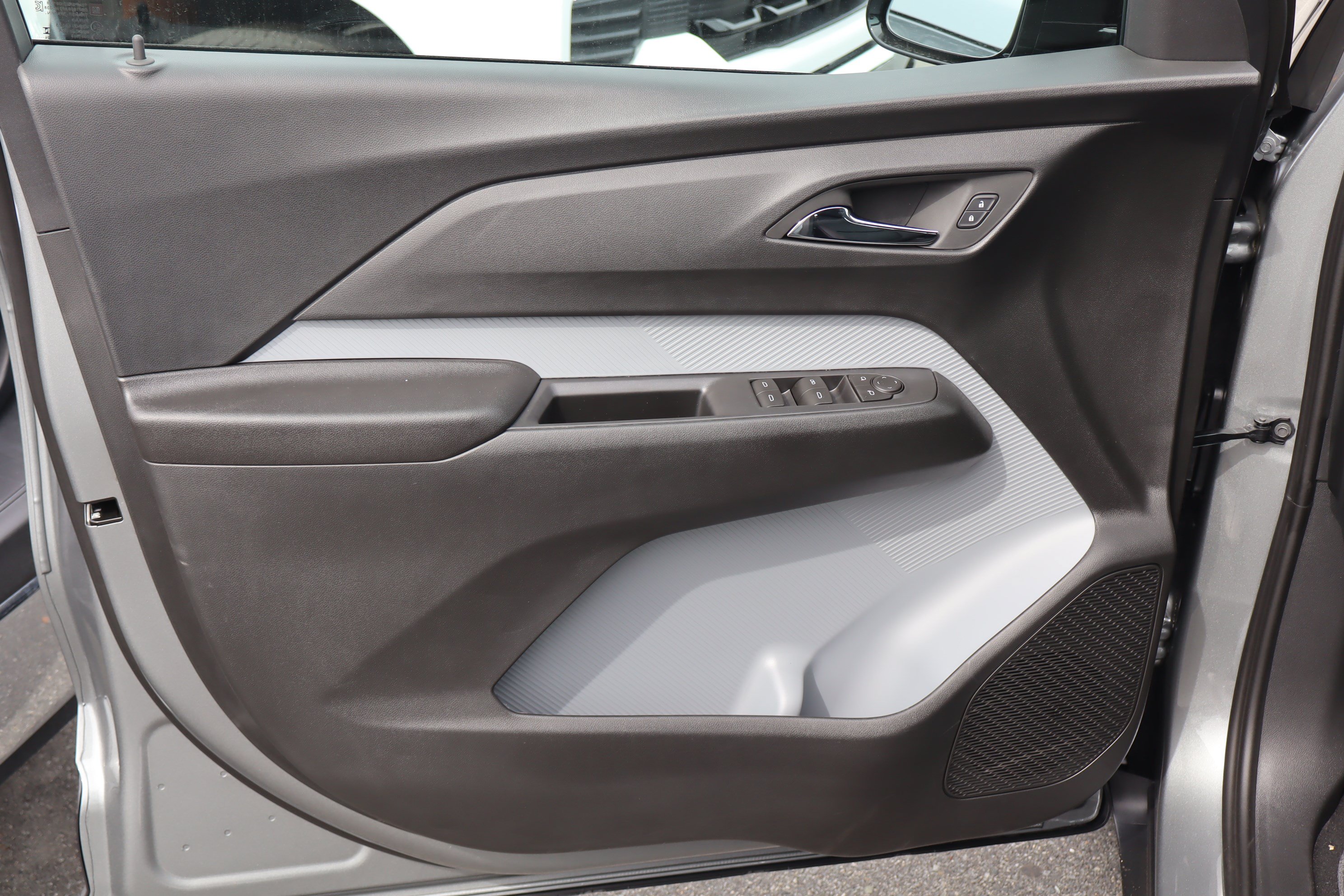 New 2027 Chevrolet Bolt RS w/ Technology Package FWD image 10