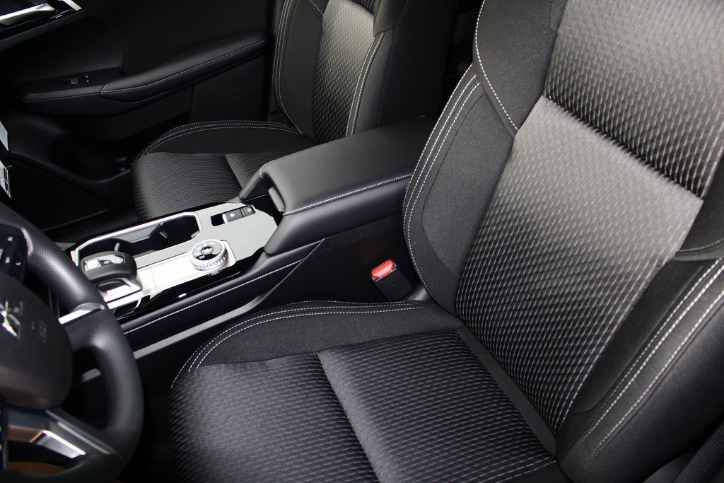 New 2026 Mitsubishi Outlander ES image 3