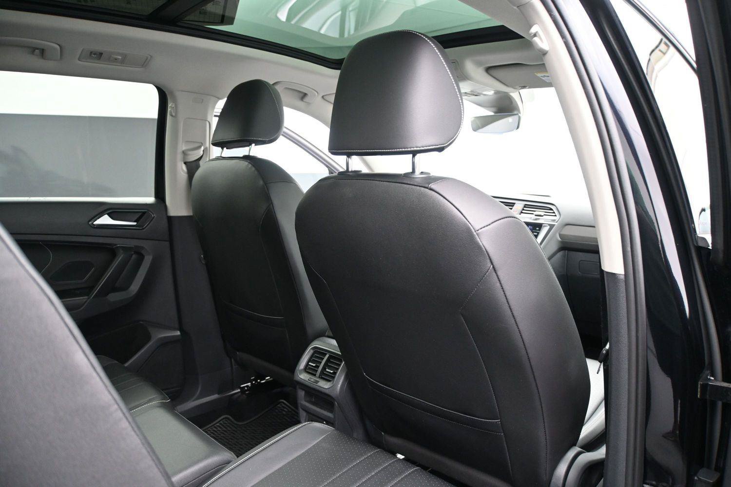 Used 2022 Volkswagen Tiguan SE w/ Panoramic Sunroof Package AWD/4WD image 18