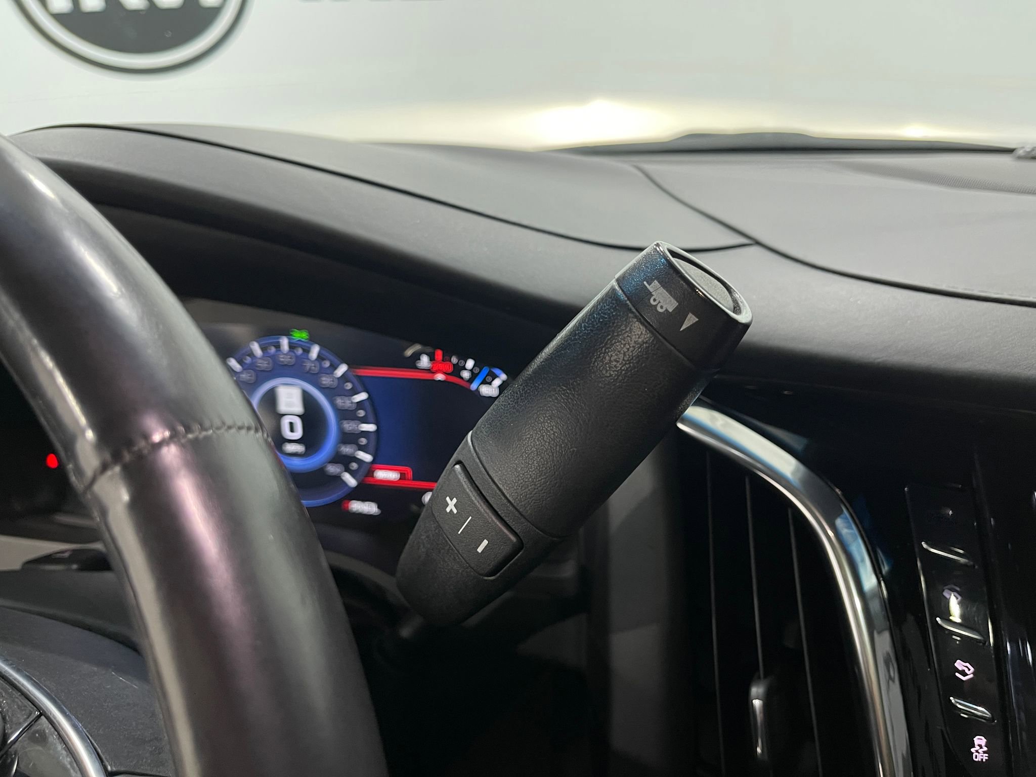 Used 2018 Cadillac Escalade Platinum AWD/4WD image 30