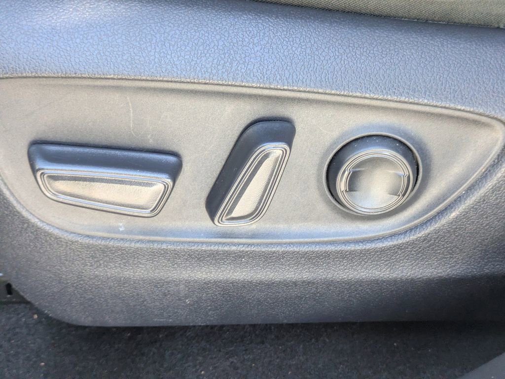 Used 2025 Toyota RAV4 XLE FWD image 20