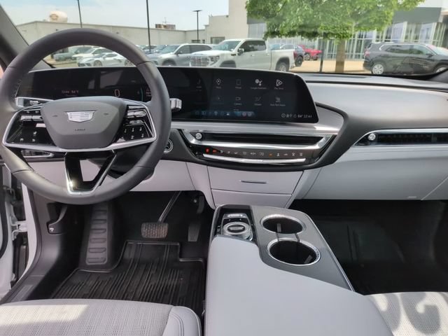 Used 2024 Cadillac Lyriq Luxury AWD/4WD image 28