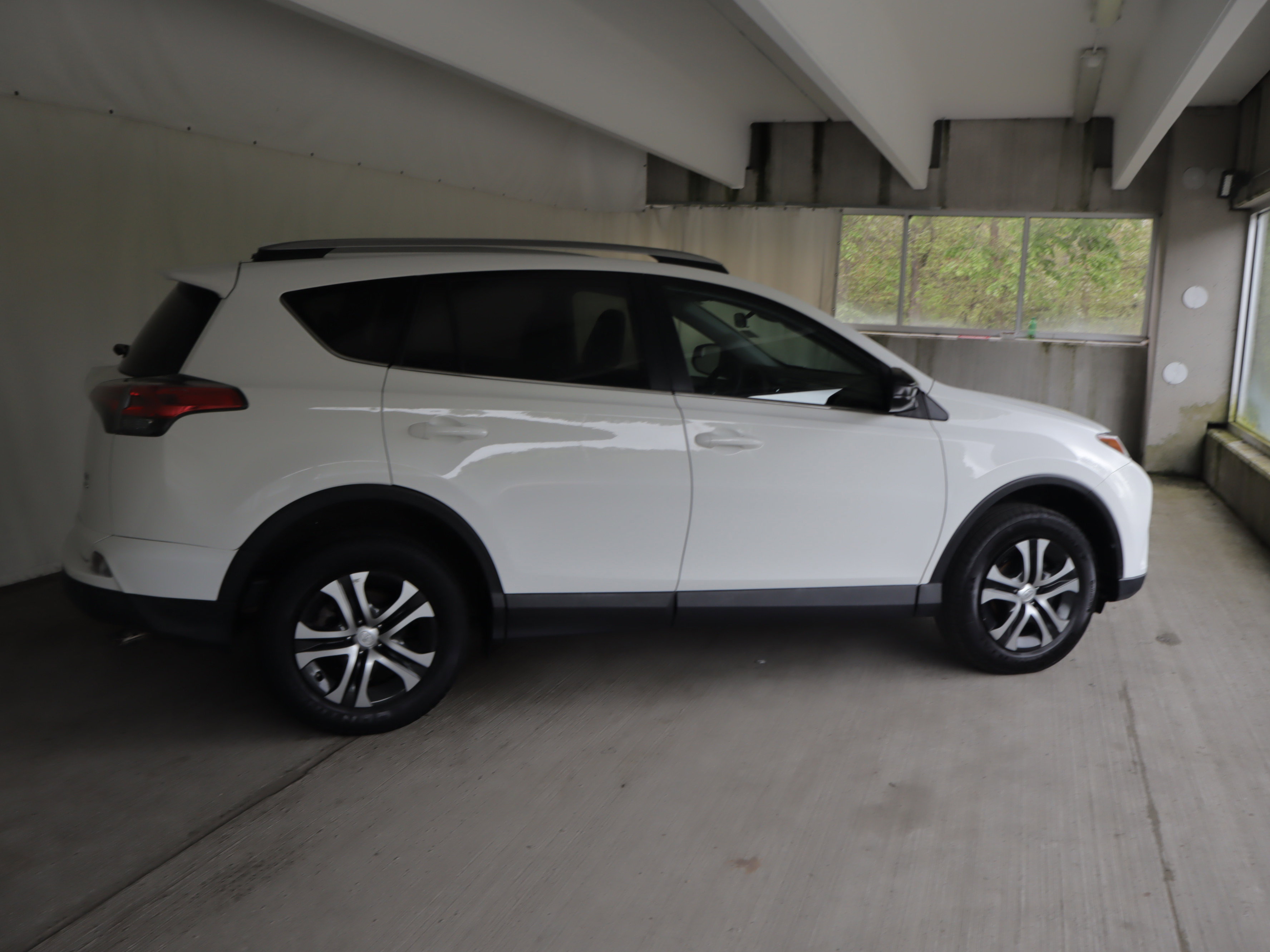 Used 2018 Toyota RAV4 LE w/ All Weather Liner Package AWD/4WD image 4
