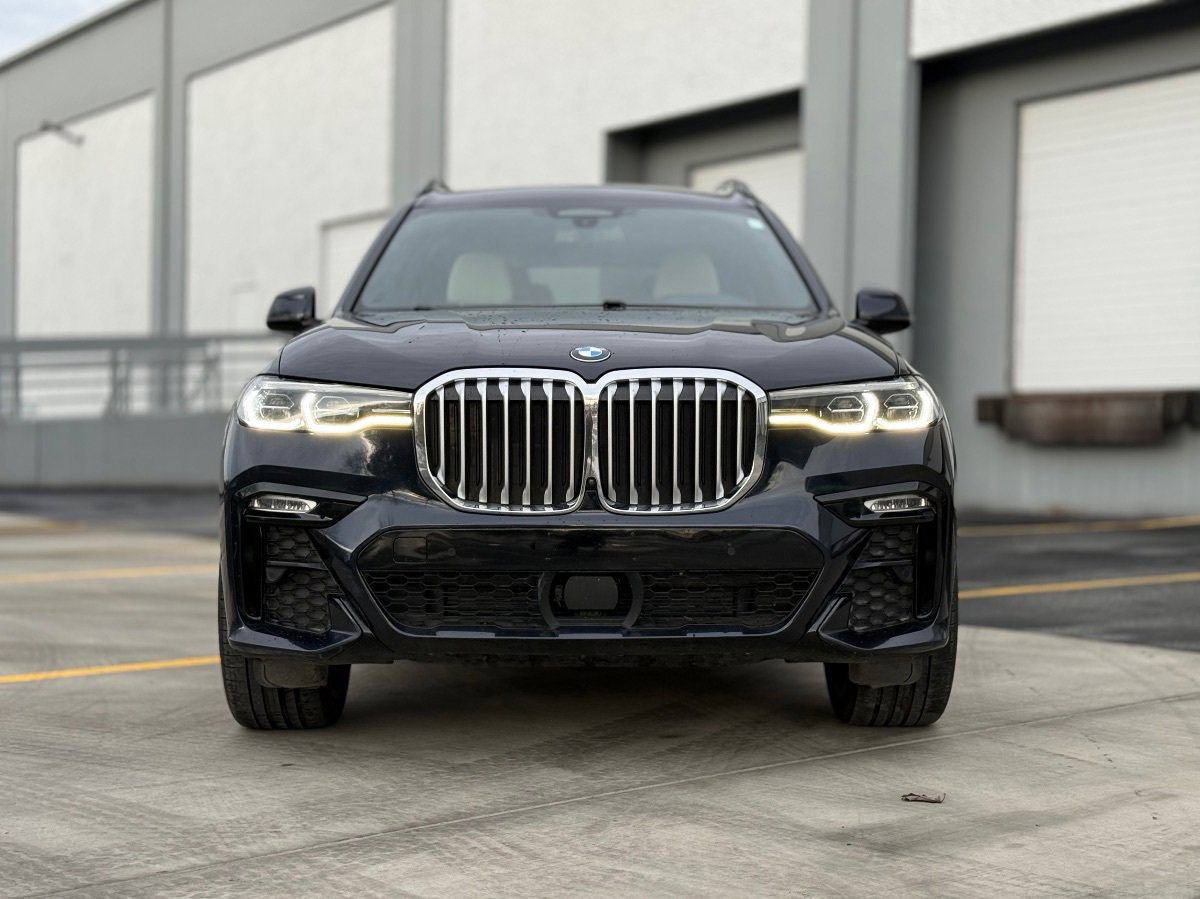 Used 2022 BMW X7 xDrive40i w/ M Sport Package AWD/4WD image 8