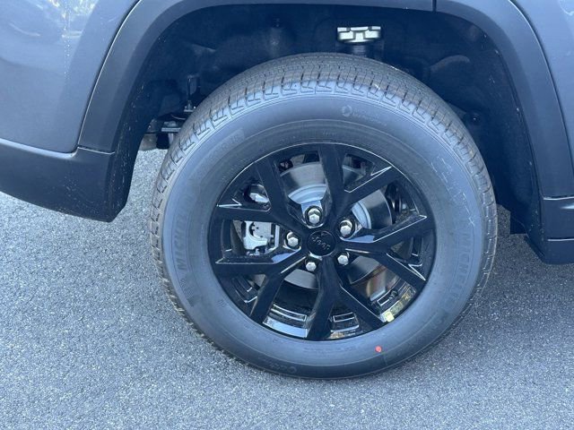 New 2025 Jeep Grand Cherokee Laredo image 17