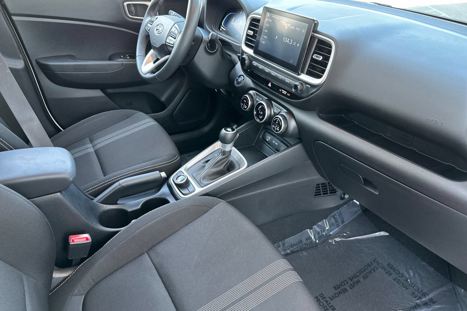 Used 2025 Hyundai Venue SEL FWD image 16