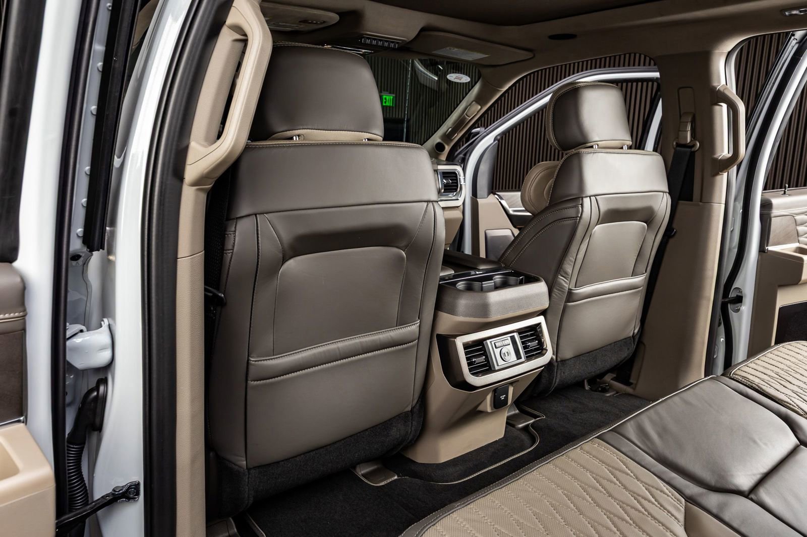 Used 2025 Ford F450 Platinum w/ Platinum Plus Package image 32